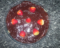 Bombom de morango na travessa