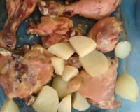Coxa de frango assada com batatas