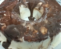 Pudim de sorvete com calda de chocolate