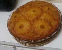 Bolo de abacaxi caramelizado muito simples