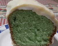 Bolo de iogurte com gelatina e cobertura de limão