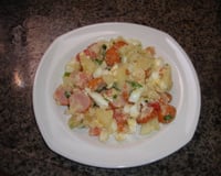 Salada de batatas com salsichas