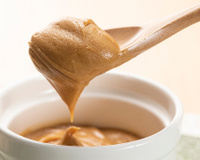 O trio de benefícios que ninguém espera da pasta de amendoim: músculos, glicose e câimbras