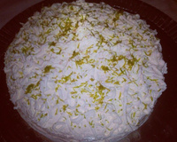 Bolo recheado de mousse de limão