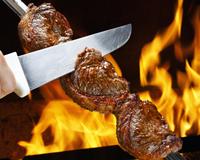 Nem limão, nem chimichurri: o ingrediente dos chefs para apimentar a carne grelhada eleva o churrasco a outro patamar