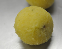 Bolinho de mandioca com recheio de carne seca