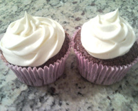 Cupcake de Chocolate com Cobertura de Leite Ninho