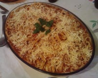 Macarronada com molho vermelho com carne moída