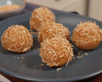 Agora que acabou a era do morango do amor, vamos falar dessa bala de doce de leite caramelizada que é muito melhor