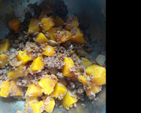 Carne moída com abóbora cabotiá