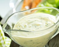 Molho parmesão para salada