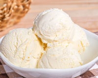 Sorvete caseiro de leite ninho com 3 ingredientes é a sobremesa gelada ideal para qualquer ocasião