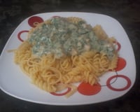 Macarrão ao molho de espinafre com frango