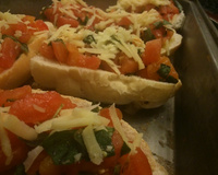 Bruschetta de tomate e manjericão fácil