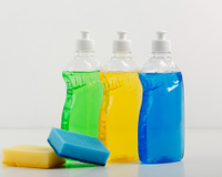 Com quantos anos você descobriu que cada cor de detergente tem uma finalidade na cozinha?