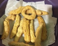 Biscoito de polvilho frito com queijo (não estoura ao fritar)
