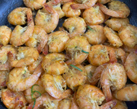 Camarão rosa ao alho e óleo