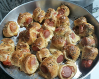 Enroladinho de salsicha assado fácil