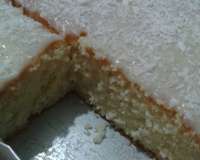 Bolo pão-de-ló com coco