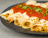 Muito além da coxinha: 4 ideias de receitas que aproveitam o frango desfiado de um jeito diferente