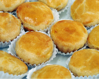 Empadinha com farofa de cebola