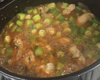 Frango com quiabo prático e delicioso