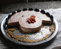 Torta mousse de morango e calipso branco