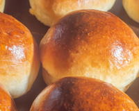 Pão na air fryer fica pronto rapidinho e você só precisa desses ingredientes simples!