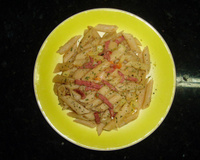 Penne calabrês com salsa desidratada e parmesão