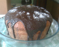 Bolo com casca de laranja e chocolate