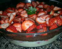 Sobremesa de morango com chocolate