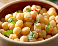 Demolho é essencial antes de cozinhar o grão-de-bico: entenda técnica e saiba passo a passo para usar o ingrediente nas suas receitas