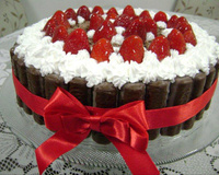 Bolo de chocolate e morango com Twix