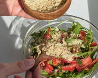 Se você gosta de saladas com sabor de queijo, conheça esse substituto nutritivo com quase nada de caloria: ideal para quem está em processo de emagrecimento