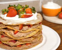 Você precisa testar essa torta doce com massa de panqueca, fica bem recheada e é simples de fazer