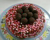 Bolo recheado de chocolate e cobertura ganache