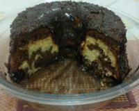 Bolo mesclado de baunilha e chocolate