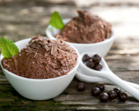 Creme de brigadeiro com chantilly: sobremesa fácil e rápida fica pronta em 30 minutos