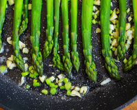 Aspargos ao alho