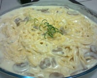 Espaguete ao molho gorgonzola com cogumelos Paris