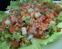 Salada de triguilho (trigo para quibe) e legumes