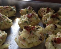 Batata recheada com requeijão e bacon