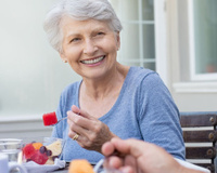 O segredo das nossas avós para a eterna juventude: a fruta que protege o coração e limpa as artérias