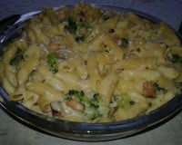 Macarrão com brócolis e creme branco