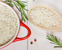 Coloque alecrim em um pote com arroz e se surpreenda com os benefícios que ele traz para sua casa