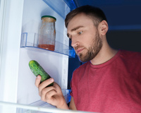 Evite esse erro com os pepinos: método comum de armazenamento causa deterioração acelerada; veja como manter o vegetal fresco e crocante por mais tempo