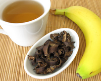 Chá de casca de banana emagrece ou é mito? Descubra a resposta no TudoGostoso!