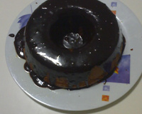 Bolo com casca de laranja e chocolate