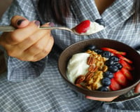O que comer no café da manhã para cuidar do intestino? TudoGostoso lista 8 opções e os alimentos para evitar