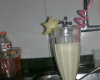 Vitamina de carambola com kiwi e Ades